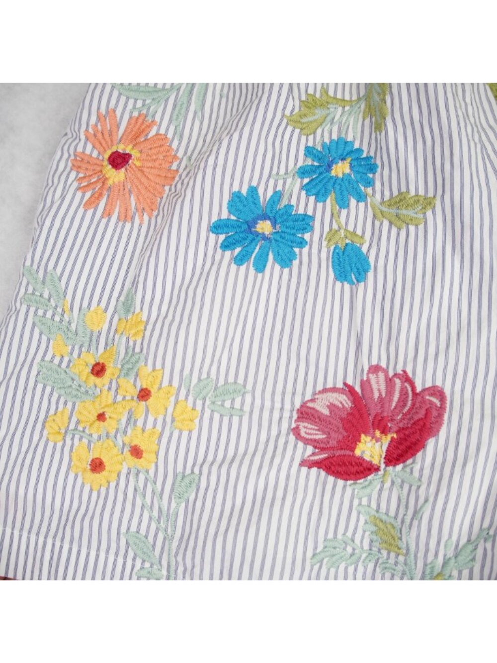Johnny Was Workshop Womens Embroidered Floral Striped Cotton Shorts Size S EUC - Picture 3 of 8